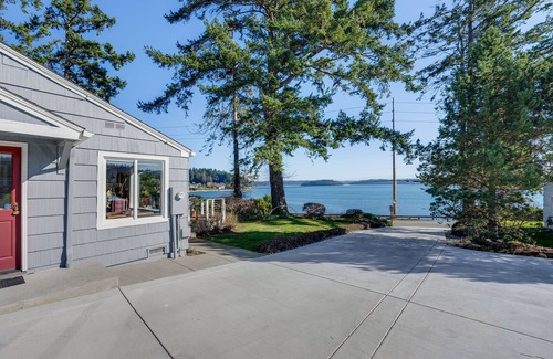 Anacortes Cottage | Idyllic Anacortes Stay: Ocean Views, Walk to Beach