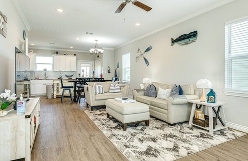 Galveston House | Idyllic beach abode with multiple balconies, outdoor shower, & easy beach access