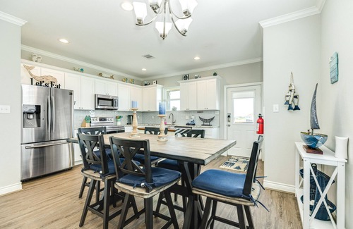 Galveston House | Idyllic beach abode with multiple balconies, outdoor shower, & easy beach access