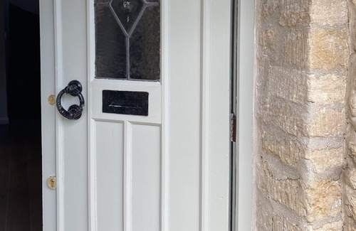 Ablington Cottage | Idyllic Cotswold stone cottage w/fireplace, modern amenities, big garden & views