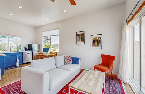 Del Mar Heights House | Idyllic Dog Friendly, Coastal Retreat w/Shared Pool - Walk to Beach & Lagoon