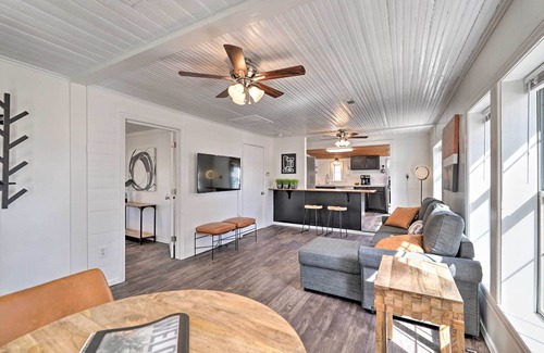 Fayetteville House | Idyllic Fayetteville Home - Walk to UA Campus!