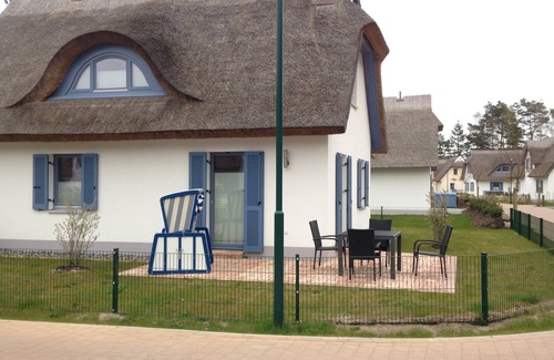 Glowe House | Idyllic FH with much romance, sauna, fireplace, garden & beach basket