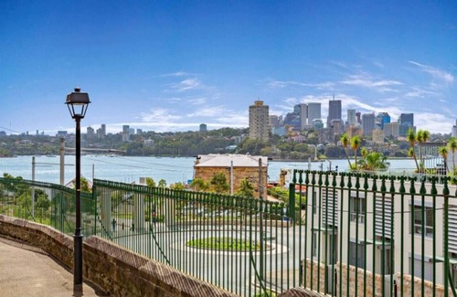 Millers Point Apartment | Idyllic Heritage Home Footsteps to the Harbour