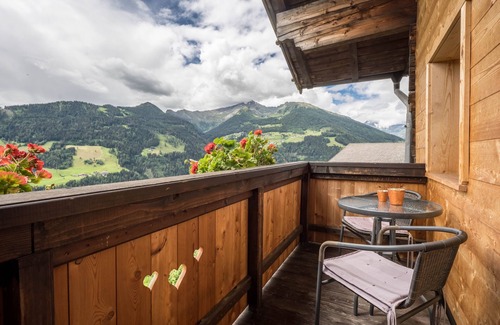 Moso in Passiria Apartment | Idyllic holiday apartment Hochwilde Jogglanderhof with balcony
