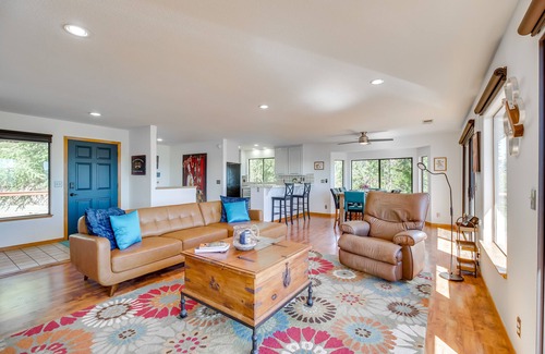 Kelseyville House | Idyllic Kelseyville Home w/2 Decks + Views!