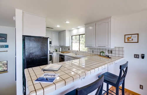 Kelseyville House | Idyllic Kelseyville Home w/2 Decks + Views!
