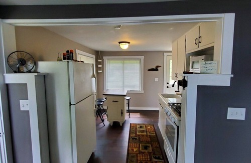 Syracuse Cottage | Idyllic Lake Cottage on Papakeechie Lake