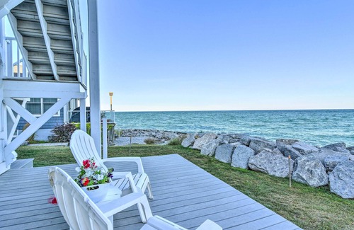 Tawas City Condo | Idyllic Lake Huron Escape - Waterfront Views!