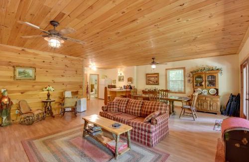 Murphy Apartment | Idyllic Murphy Hideaway with Multi-Level Deck!
