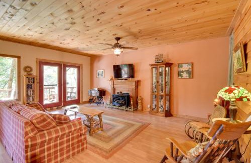 Murphy Apartment | Idyllic Murphy Hideaway with Multi-Level Deck!