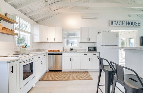Plymouth Cottage | Idyllic Plymouth Vacation Rental - Steps to Beach!