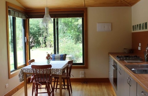 Parapara Cottage | Idyllic river side retreat