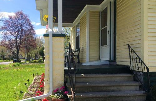 Rochester Apartment | Idyllic Rochester Apartment 2 Miles to Downtown!