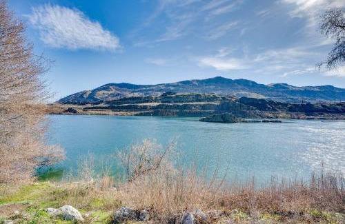 Monitor House | Idyllic Rock Island Home with Columbia River Views