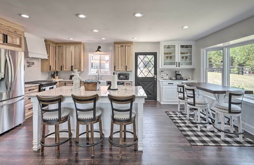 Stockbridge House | Idyllic Stockbridge Gated Escape w/ Views!