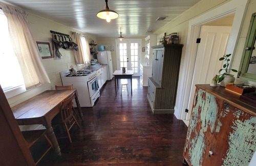 Dade City Other | Idyllic Storybook Farmhouse, Private Lake & Dock!