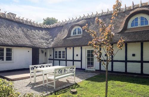Gedesby House | Idyllic Thatched Cottage Retreat-By Traum