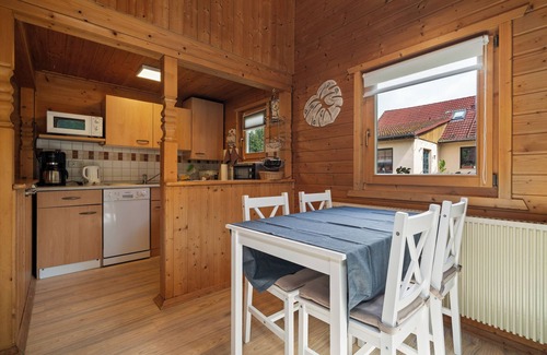 Muritz House | Idyllic vacation home 200 m from Schwarzer See lake with large terrace - pure nature