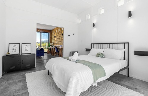 Omori Other | Idyllic Vineyard Farmstay. Ideal for large groups and boating enthusiasts!