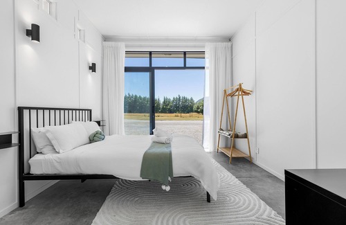 Omori Other | Idyllic Vineyard Farmstay. Ideal for large groups and boating enthusiasts!