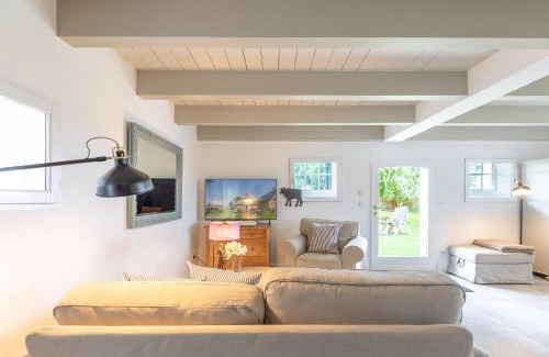 Simonsberg House | Idyllische kleine Reetdachkate mit Blick über die Felder - Kamin, Terrasse & Privatparkplatz