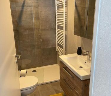 Gmunden Apartment | Idyllische Suite in Zentrumsnähe mit Parkplatz Top 2