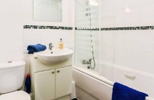 Crawley Apartment | If you are looking for a quiet and peaceful stay in Crawley then look no further. A beautiful com...
