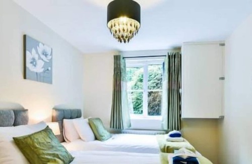 Crawley Apartment | If you are looking for a quiet and peaceful stay in Crawley then look no further. A beautiful com...