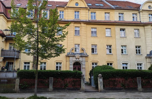 Striesen Apartment | "If you want to enjoy life, move to Striesen."