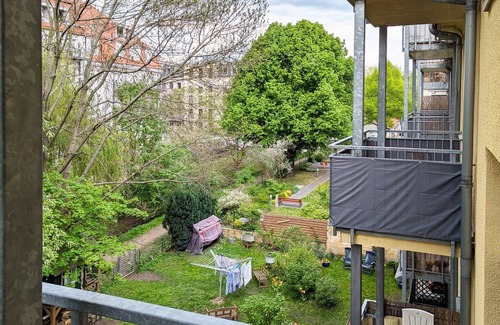 Striesen Apartment | "If you want to enjoy life, move to Striesen."