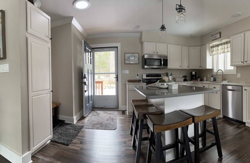 Hazelhurst House | Iggy & Al's Treehouse: Northwoods Getaway