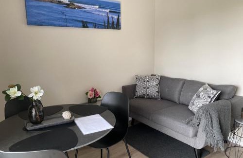 Leamington Apartment | Ihimaera Suite 1 or 2 brm River Garden Cambridge with Complimentary Continental Breakfast