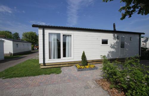Molkwerum Ski Chalet | IJsselmeer-chalet nr. 66