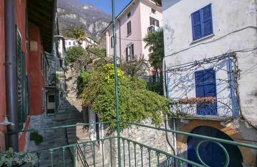 Carate Urio House | IL BALCONCINO with direct access in front of the house