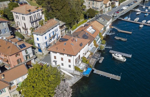 Carate Urio House | IL BALCONCINO with direct access in front of the house