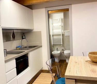 Pesaro Apartment | Il cortile in centro