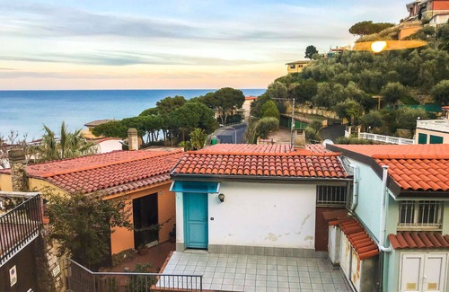 Diano Marina Apartment | Il Geranio Sant'Elmo - sea-view, for 4, 5 minutes on foot from the beach, small garden
