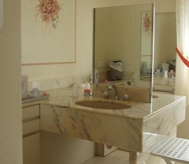 Tessy-sur-Vire Bed & Breakfast | il giardino F Heudier ,E Decourcy ,Tessy sur vire Manche