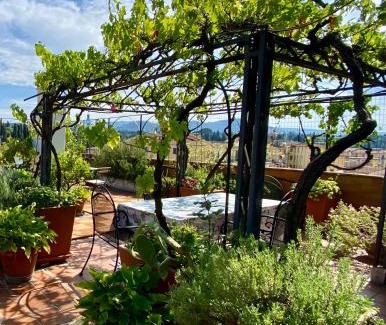 Careggi Rifredi Apartment | Il giardino sospeso di Anna