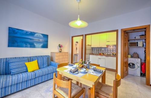 San Bartolomeo al Mare Apartment | Il Tulipano Giallo 100m From The Sea, San Bartolomeo al Mare, Italy