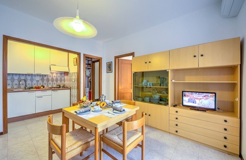 San Bartolomeo al Mare Apartment | Il Tulipano Giallo 100m From The Sea, San Bartolomeo al Mare, Italy