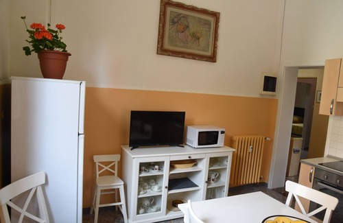 Saragozza-Porto House | IL VECCHIO NOCE apartment for tourist use with parking in the garden