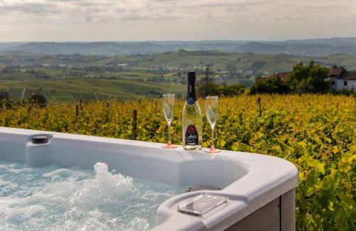 Castiglione Tinella House | IL VOLO, piscina e wellness