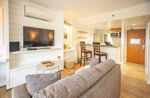 Waikiki Condo | Ilikai 516 Ocean/Lagoon Views- New K Bed, Q Sofabed - Newly Renovated