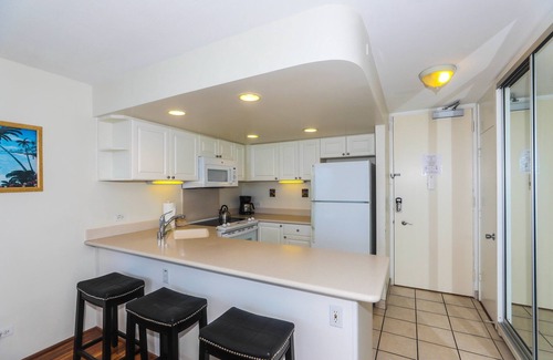Waikiki Condo | Ilikai Marina, Minutes to the Beach, 180-Degree Ocean View!