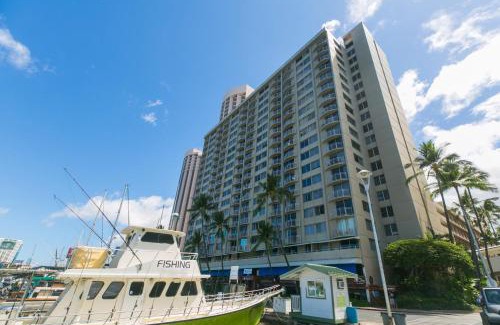 Waikiki Apartment | Ilikai Marina Studio City View Condos with Fully Equipped Kitchens & Free Wifi