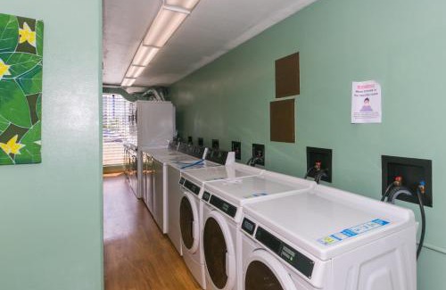 Waikiki Apartment | Ilikai Marina Studio City View Condos with Fully Equipped Kitchens & Free Wifi