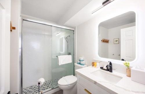 Waikiki Apartment | Ilikai Marina Stunning Ocean & Harbor Views - Walk to the Beach!