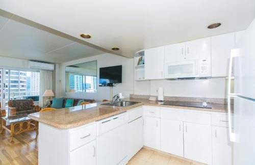 Waikiki Apartment | Ilikai Tower 1817 City View 1BR